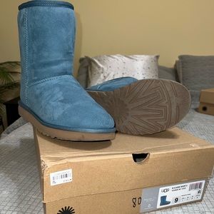 Ugg Classic II Short Blue - Size 9